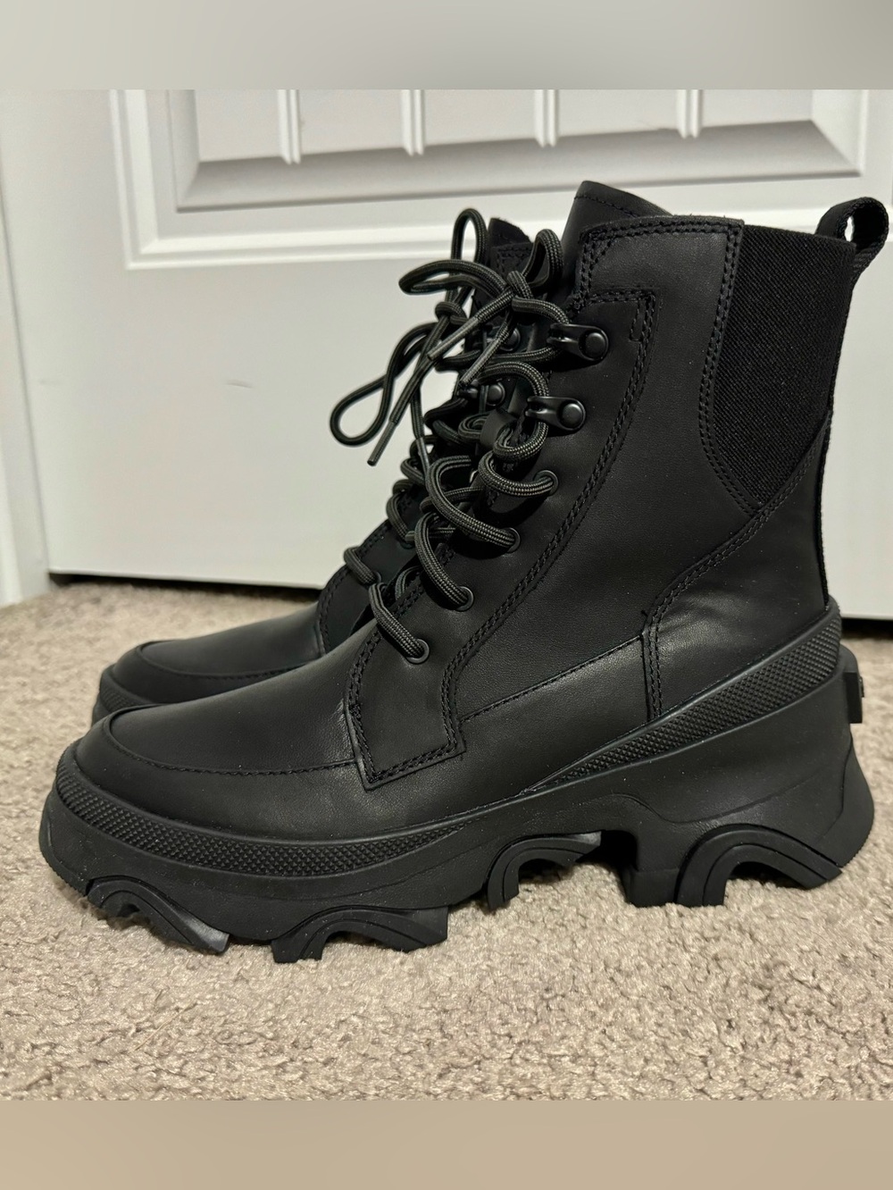 Cool Sorel size 7 women Brex lace up waterproof boots new